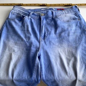 Celebrity pink, the Deb lightweight jeans, size 11/30